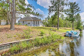 Family-friendly Harrells Home w/ Fire Pit + Kayaks
