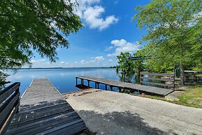 Family-friendly Harrells Home w/ Fire Pit + Kayaks