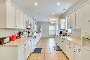 Family-friendly Harrells Home w/ Fire Pit + Kayaks