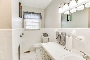 Cozy Mullins Retreat w/ Backyard & Covered Porch!