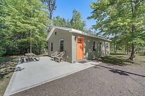 Fire Pit & Patio: Pet-friendly Cabin in Idlewild!