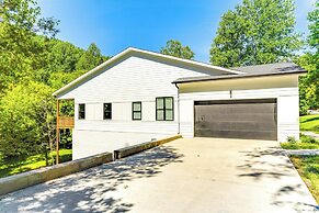 Sleek Tennessee Retreat: 2 Mi to Center Hill Lake!