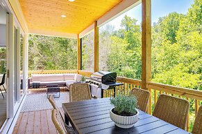 Sleek Tennessee Retreat: 2 Mi to Center Hill Lake!