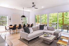 Sleek Tennessee Retreat: 2 Mi to Center Hill Lake!