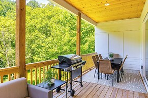 Sleek Tennessee Retreat: 2 Mi to Center Hill Lake!