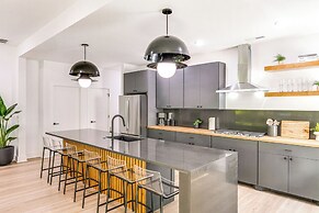 Sleek Tennessee Retreat: 2 Mi to Center Hill Lake!