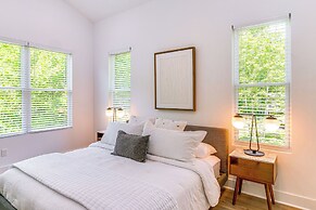 Sleek Tennessee Retreat: 2 Mi to Center Hill Lake!