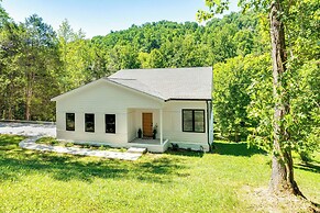Sleek Tennessee Retreat: 2 Mi to Center Hill Lake!