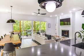 Sleek Tennessee Retreat: 2 Mi to Center Hill Lake!