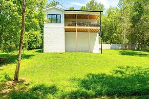 Sleek Tennessee Retreat: 2 Mi to Center Hill Lake!