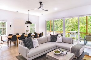 Sleek Tennessee Retreat: 2 Mi to Center Hill Lake!