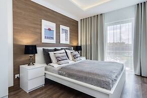 Deluxe Apartment Near the Sea