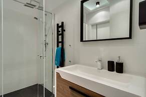 Deluxe Apartment Near the Sea