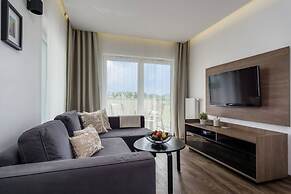 Deluxe Apartment Near the Sea