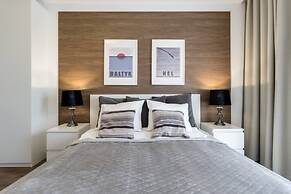 Deluxe Apartment Near the Sea