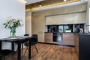 Deluxe Apartment Near the Sea