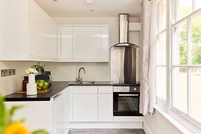 The Streatham Crib - Bright 2bdr Flat