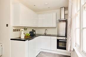 The Streatham Crib - Bright 2bdr Flat