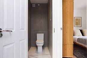 The Streatham Crib - Bright 2bdr Flat