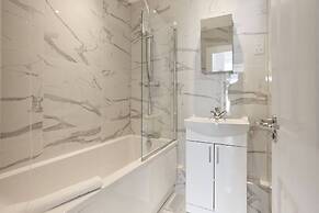 The Streatham Crib - Bright 2bdr Flat