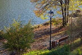 Elite Apartments Riverview Silverstone River View Center