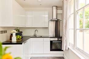 The Streatham Crib - Bright 2bdr Flat