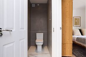 The Streatham Crib - Bright 2bdr Flat
