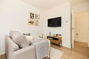 The Streatham Crib - Bright 2bdr Flat