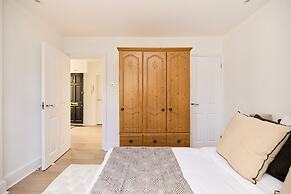 The Streatham Crib - Bright 2bdr Flat