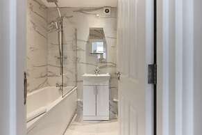 The Streatham Crib - Bright 2bdr Flat
