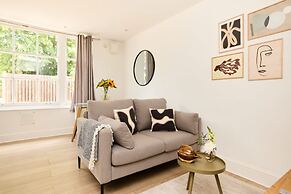 The Streatham Crib - Bright 2bdr Flat