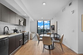 Bayside Apt with Stunning City Views