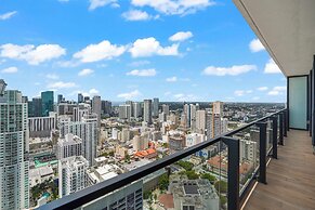 Bayside Apt with Stunning City Views