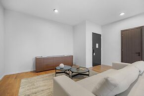 Bayside Apt with Stunning City Views