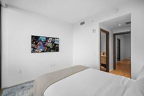 Bayside Apt with Stunning City Views