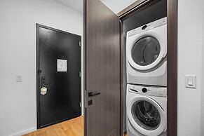 Bayside Apt with Stunning City Views