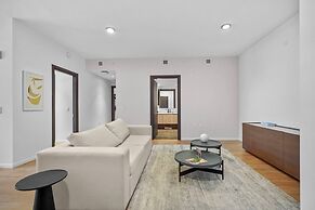 Bayside Apt with Stunning City Views