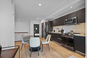 Bayside Apt with Stunning City Views