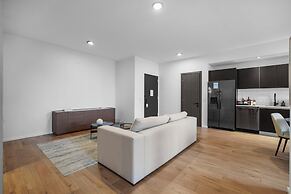 Bayside Apt with Stunning City Views