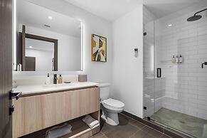 Bayside Apt with Stunning City Views