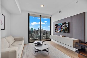 Bayside Apt with Stunning City Views