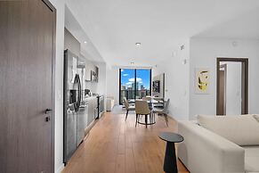 Bayside Apt with Stunning City Views