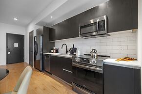 Bayside Apt with Stunning City Views