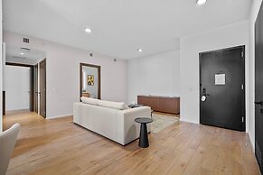 Bayside Apt with Stunning City Views