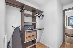 Bayside Apt with Stunning City Views