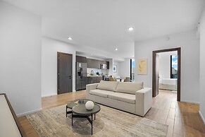 Bayside Apt with Stunning City Views