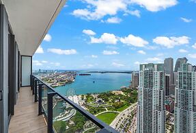 Bayside Apt with Stunning City Views