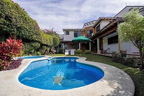 Family Home Pool & Jacuzzi in Cuernavaca
