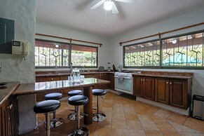 Family Home Pool & Jacuzzi in Cuernavaca