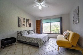 Family Home Pool & Jacuzzi in Cuernavaca